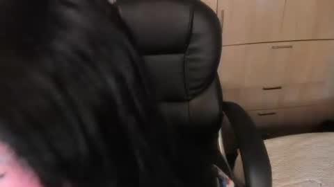 Snapshot of zoooe_1 chatting on 07-31-26, 02:00 zooe online show from 07-31-26, 02:00