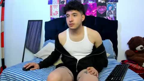 Snapshot of zoren33 chatting on 07-20-26, 12:25 zoren33 online show from 07-20-26, 12:25