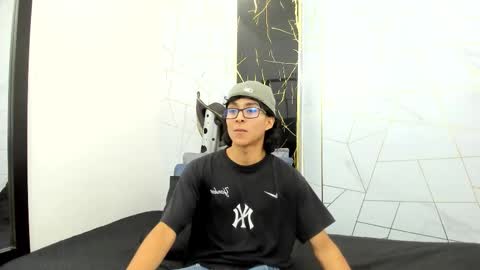     online show from 10-20-25, 07:25