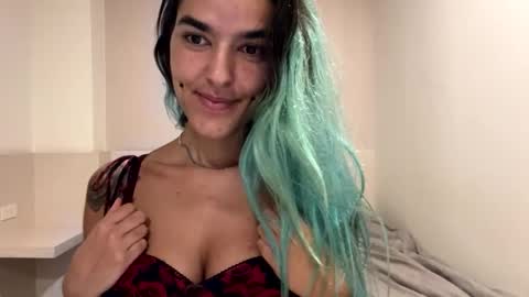 Snapshot of zorosgiirl chatting on 12-25-24, 08:28 Birthday Stream - Dec 5 online show from 12-25-24, 08:28