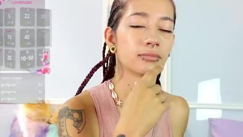 Snapshot of zorravioleta chatting on 05-22-26, 02:44 Violeta online show from 05-22-26, 02:44