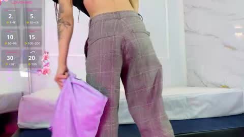 Snapshot of zorravioleta chatting on 05-27-26, 01:08 Violeta online show from 05-27-26, 01:08