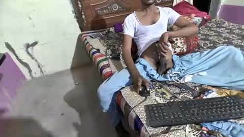 Snapshot of zoyakhan803 chatting on 05-12-26, 10:40 zoyakhan803 online show from 05-12-26, 10:40