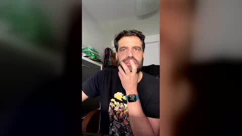 Snapshot of zurdineno chatting on 04-15-26, 10:44 zurdineno online show from 04-15-26, 10:44