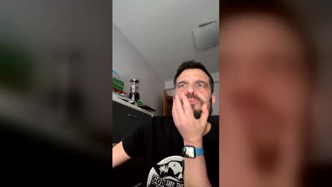Snapshot of zurdineno chatting on 04-29-26, 10:41 zurdineno online show from 04-29-26, 10:41