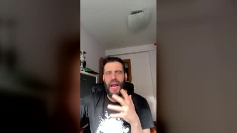 Snapshot of zurdineno chatting on 05-11-26, 04:37 zurdineno online show from 05-11-26, 04:37