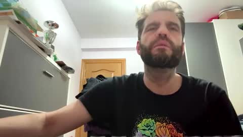 Snapshot of zurdineno chatting on 06-01-26, 11:17 zurdineno online show from 06-01-26, 11:17