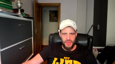 Snapshot of zurdineno chatting on 06-25-26, 05:12 zurdineno online show from 06-25-26, 05:12
