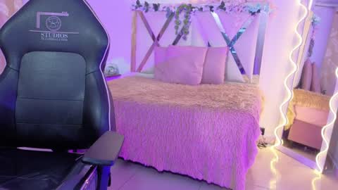 ZURY   online show from 04-11-26, 11:47