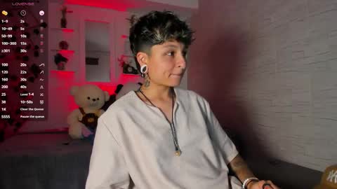 Snapshot of zuryramirez_ chatting on 09-18-25, 12:01 Zury Ramirez online show from 09-18-25, 12:01