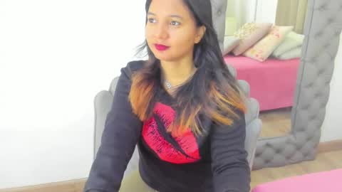 Im Zusan My schedule is from 1030pm to 430 am colombian time online show from 04-18-26, 07:58