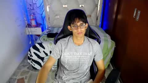 Snapshot of zxvn_n chatting on 06-07-26, 01:04 ZX online show from 06-07-26, 01:04