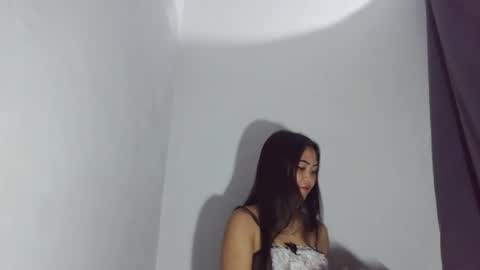 zyra_maris06 online show from 08-06-26, 02:08