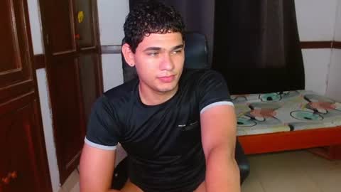 Snapshot of zyrosxk chatting on 06-11-26, 07:50 antonio felipe online show from 06-11-26, 07:50