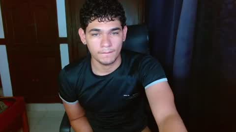 Snapshot of zyrosxk chatting on 07-06-26, 06:54 antonio felipe online show from 07-06-26, 06:54