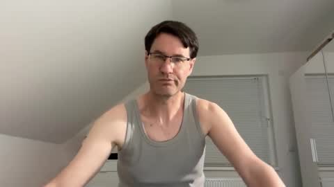 Snapshot of zzz123_cam chatting on 04-25-26, 02:47 zzz123_cam online show from 04-25-26, 02:47