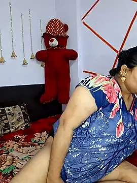 Snapshot of MOM-SUN-COUPLE chatting on 01-26-25, 03:36 MOM-SUN-COUPLE online show from 01-26-25, 03:36