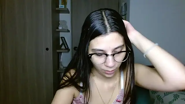 mia  lopez  online show from 12-17-25, 02:06