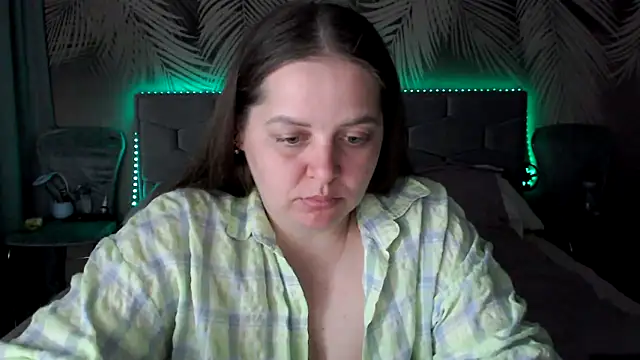 Snapshot of uliastar chatting on 05-13-26, 06:33 uliastar online show from 05-13-26, 06:33