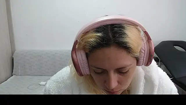 MommyMiaWs online show from 03-10-25, 04:03