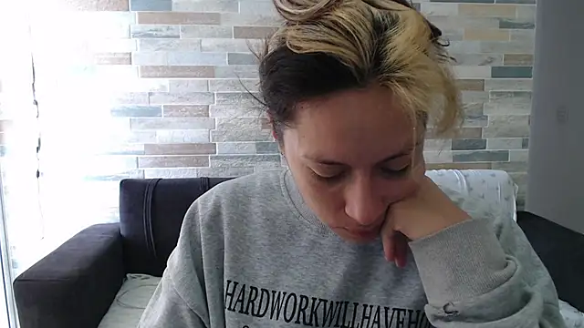 MommyMiaWs online show from 09-26-25, 03:16