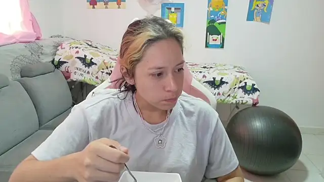 MommyMiaWs online show from 04-20-26, 01:14