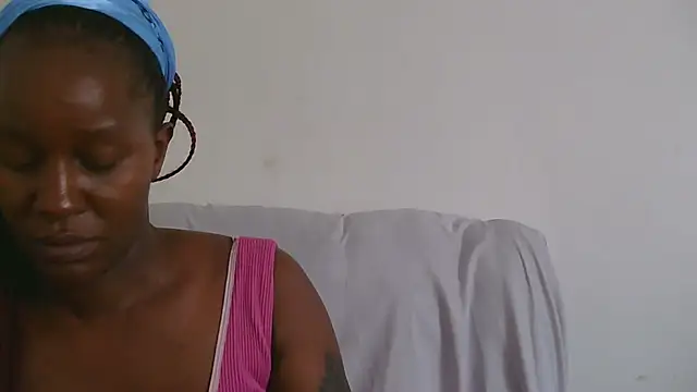 sluttylaura21 online show from 03-11-25, 09:45