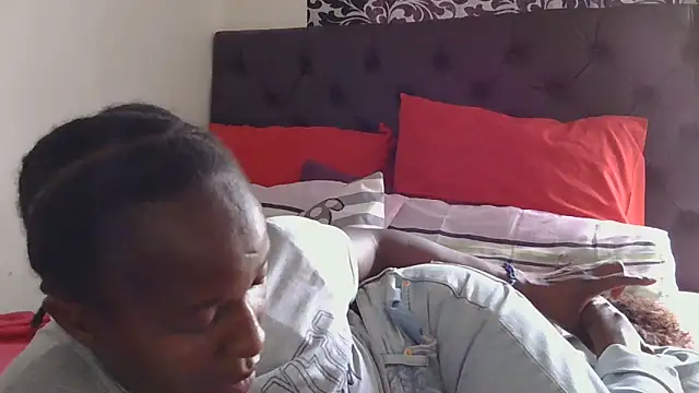 sluttylaura21 online show from 11-05-25, 01:22