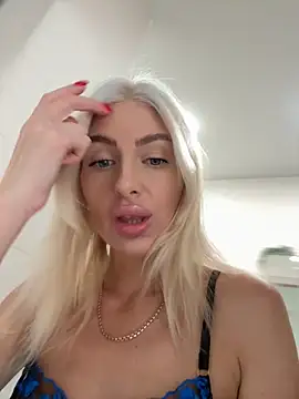 Mia Roxie online show from 10-13-25, 02:44