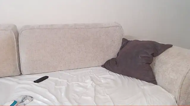 Mia Roxie online show from 10-18-25, 02:25