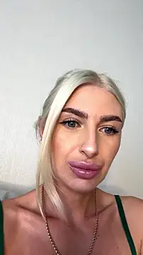 Snapshot of Mia_Roxie chatting on 07-05-26, 04:19 Mia Roxie online show from 07-05-26, 04:19