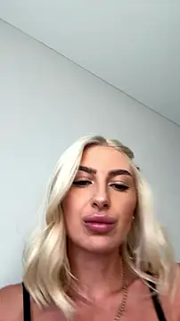 Snapshot of Mia_Roxie chatting on 07-08-26, 02:38 Mia Roxie online show from 07-08-26, 02:38