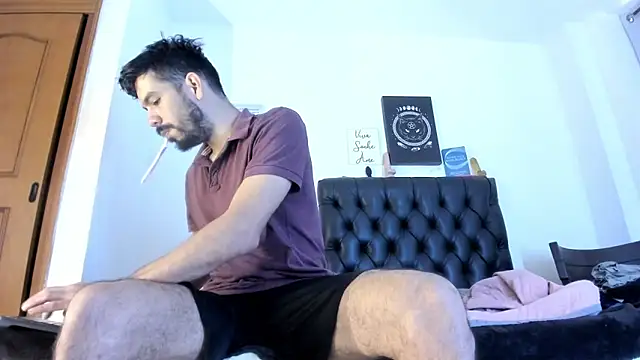 Snapshot of JohanyLatino chatting on 01-16-25, 06:37 JohanyLatino online show from 01-16-25, 06:37