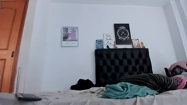 Snapshot of JohanyLatino chatting on 01-19-25, 06:00 JohanyLatino online show from 01-19-25, 06:00