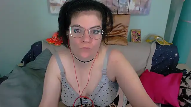 EverlyRays online show from 11-13-25, 01:04