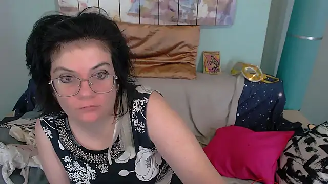 EverlyRays online show from 11-25-25, 04:18