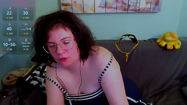 Snapshot of EverlyRays chatting on 06-21-26, 05:04 EverlyRays online show from 06-21-26, 05:04
