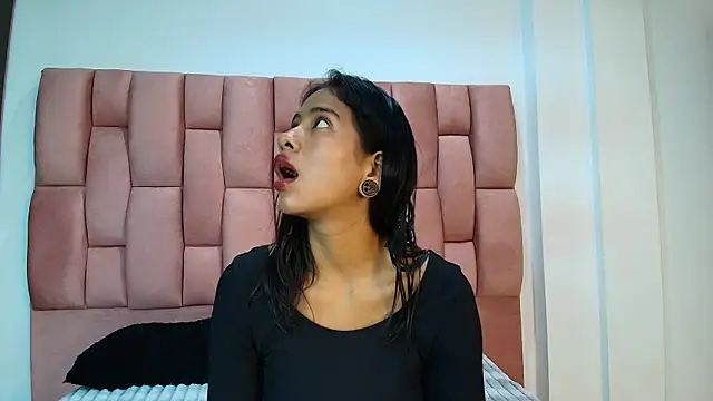 JuliKim  online show from 02-18-26, 12:45