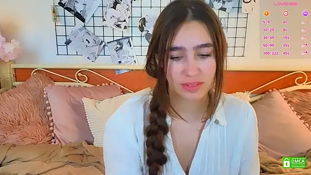 Snapshot of _Eliizabeth_ chatting on 05-10-26, 12:27 Eliizabeth online show from 05-10-26, 12:27