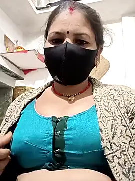 Snapshot of Riyaa-Devi chatting on 01-18-25, 05:04 Riyaa-Devi online show from 01-18-25, 05:04