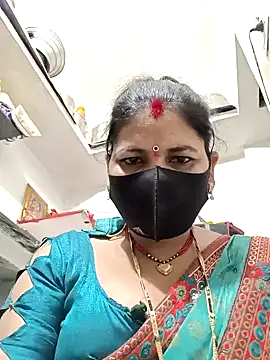 Snapshot of Riyaa-Devi chatting on 02-08-25, 05:39 Riyaa-Devi online show from 02-08-25, 05:39