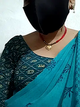 Snapshot of Riyaa-Devi chatting on 02-09-25, 04:40 Riyaa-Devi online show from 02-09-25, 04:40