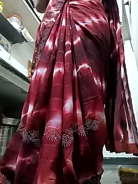 Snapshot of Riyaa-Devi chatting on 02-10-25, 06:13 Riyaa-Devi online show from 02-10-25, 06:13