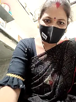 Snapshot of Riyaa-Devi chatting on 10-13-25, 05:46 Riyaa-Devi online show from 10-13-25, 05:46