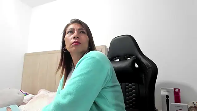 Chloemiller89 online show from 10-17-25, 07:38