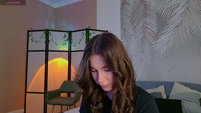 Snapshot of Marie_Diaze chatting on 06-17-26, 05:10 Marie Diaze online show from 06-17-26, 05:10