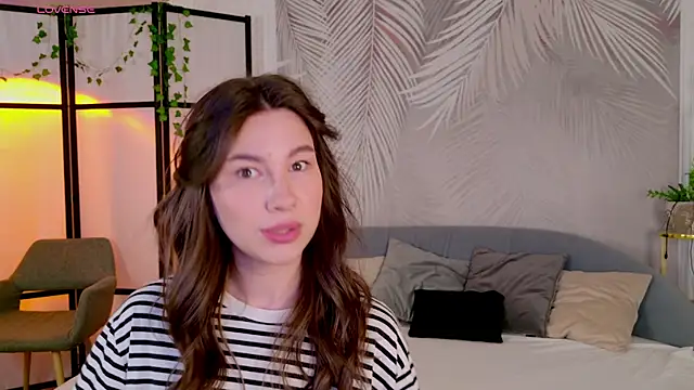 Snapshot of Marie_Diaze chatting on 07-18-26, 05:11 Marie Diaze online show from 07-18-26, 05:11