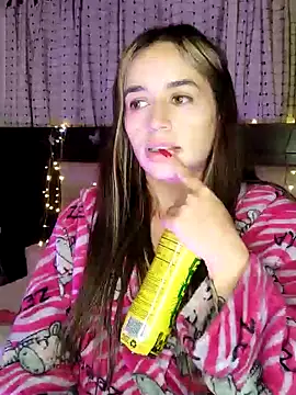 Snapshot of Natalia_Suarez chatting on 01-07-25, 06:16 Natalia Suarez online show from 01-07-25, 06:16