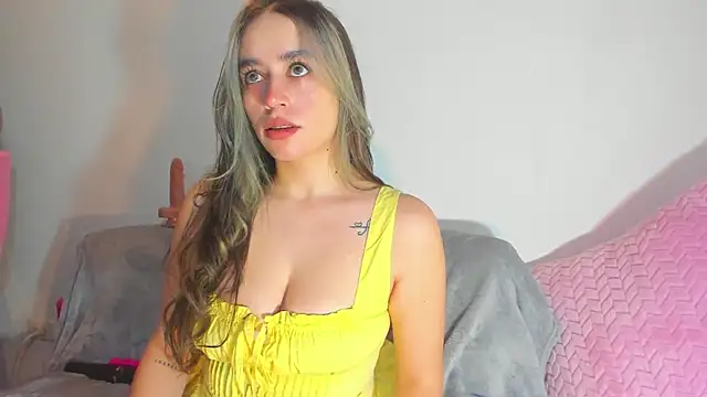 Snapshot of Natalia_Suarez chatting on 10-08-25, 10:29 Natalia Suarez online show from 10-08-25, 10:29