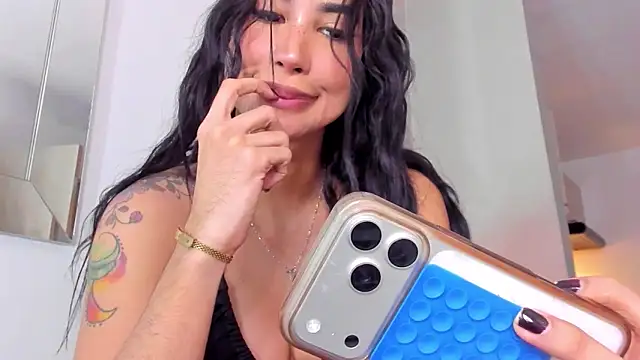 Snapshot of GarciaMilu chatting on 05-14-26, 12:06 GarciaMilu online show from 05-14-26, 12:06
